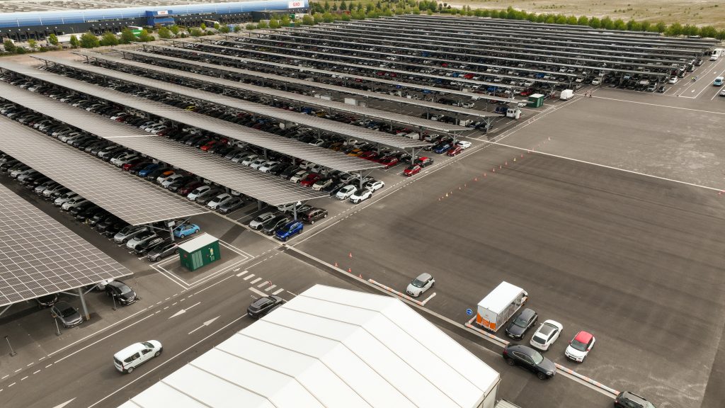 Parking couvert d'ombrières photovoltaïques