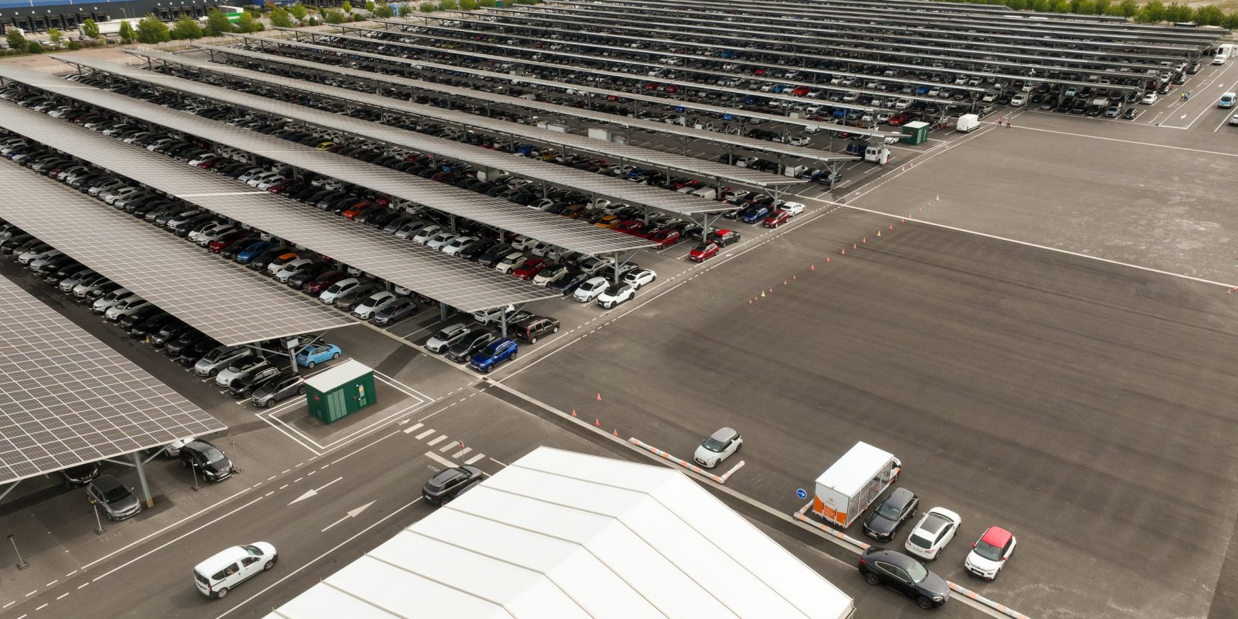 Parking couvert d'ombrières photovoltaïques